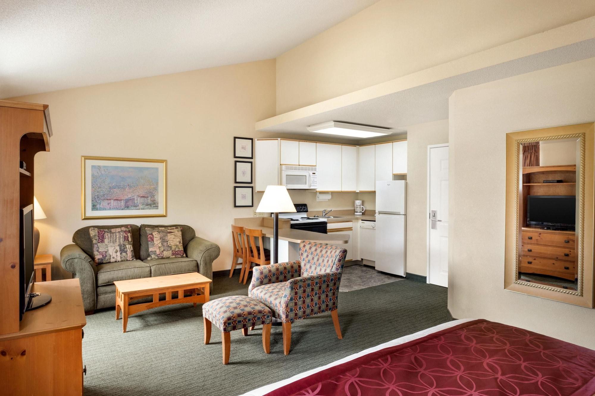 Hotel Baymont By Wyndham Wichita East Esterno foto