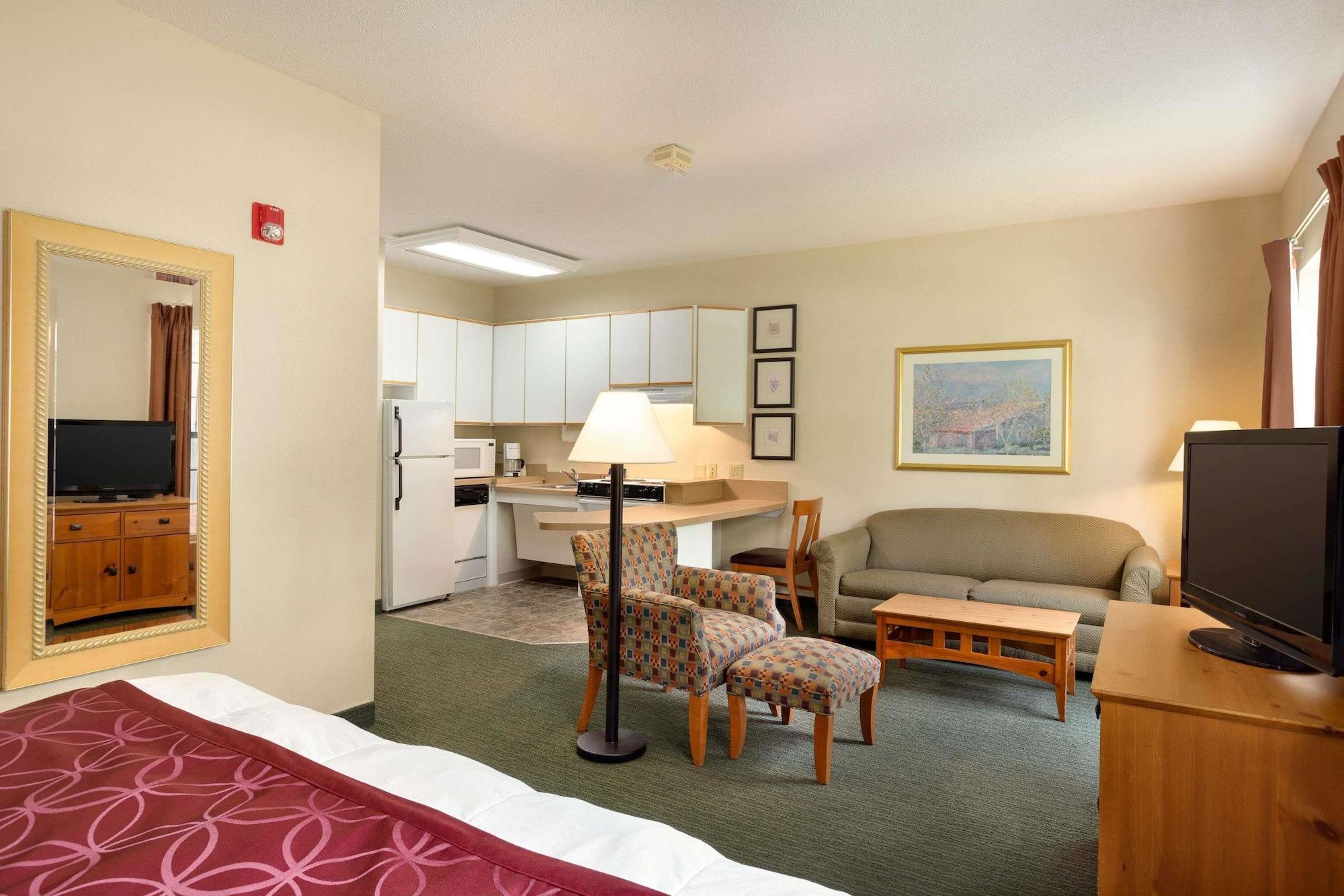 Hotel Baymont By Wyndham Wichita East Esterno foto