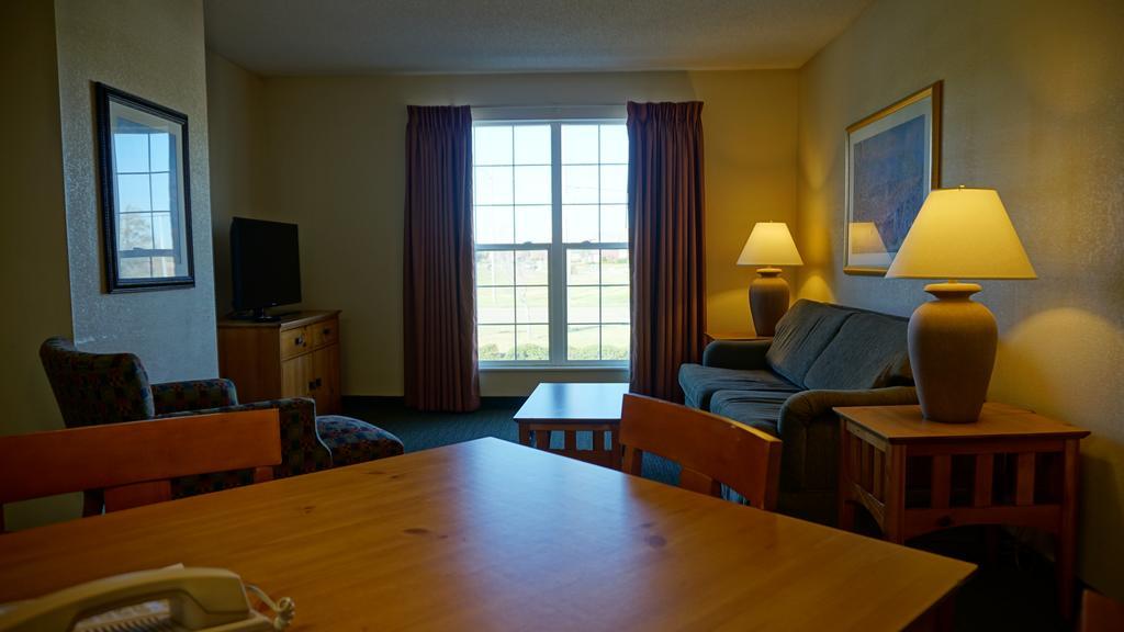 Hotel Baymont By Wyndham Wichita East Esterno foto