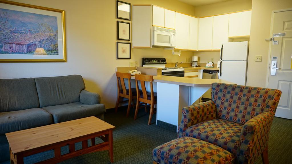 Hotel Baymont By Wyndham Wichita East Esterno foto