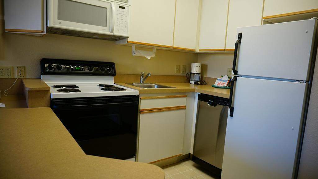 Hotel Baymont By Wyndham Wichita East Esterno foto