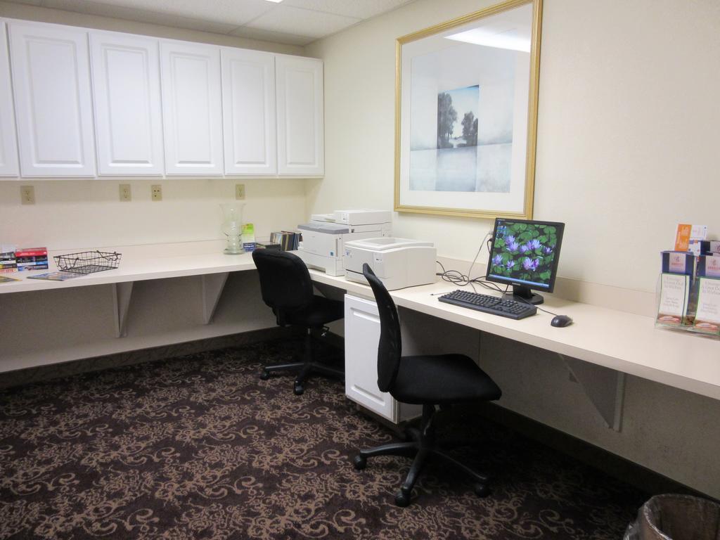 Hotel Baymont By Wyndham Wichita East Esterno foto
