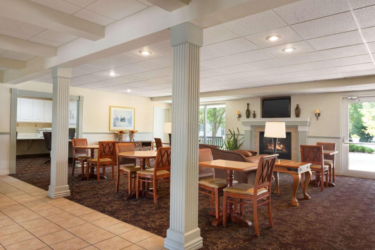 Hotel Baymont By Wyndham Wichita East Esterno foto