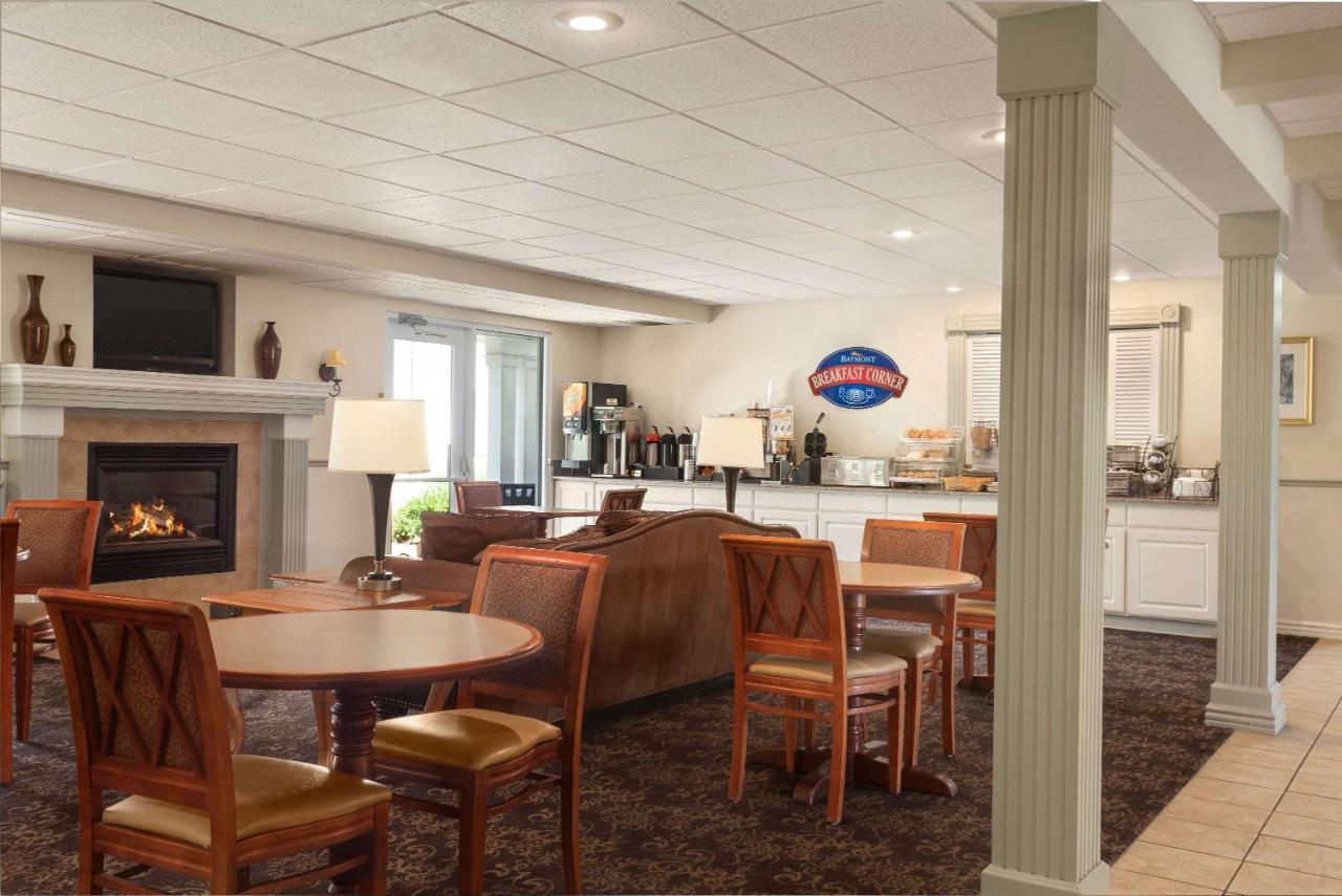 Hotel Baymont By Wyndham Wichita East Esterno foto